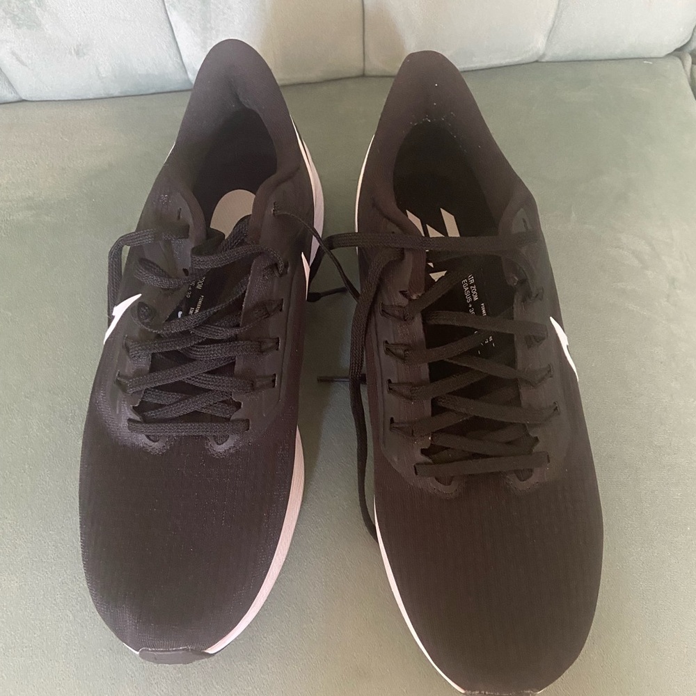 Nike Black Zoom Sneakers